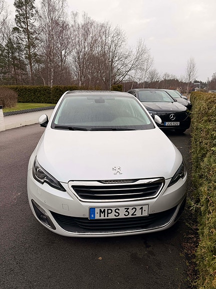 Peugeot 308 2 of 13