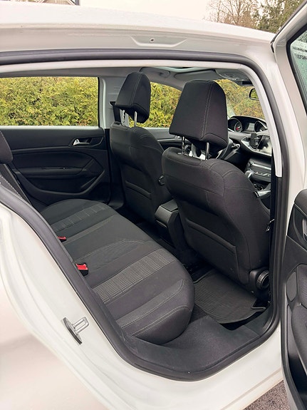 Peugeot 308 11 of 13