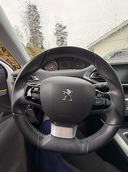 Peugeot 308 8 of 13