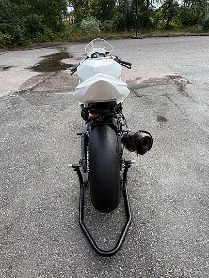 Kawasaki Ninja ZX-6R 3 of 6