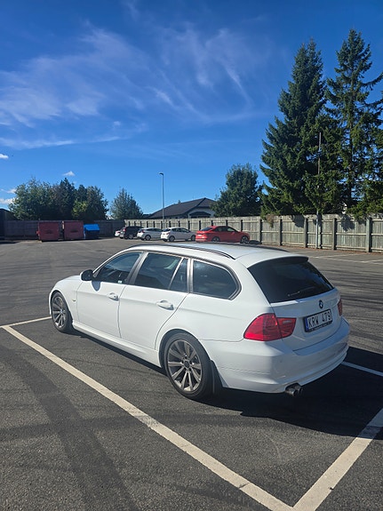 BMW 318d 2 of 5