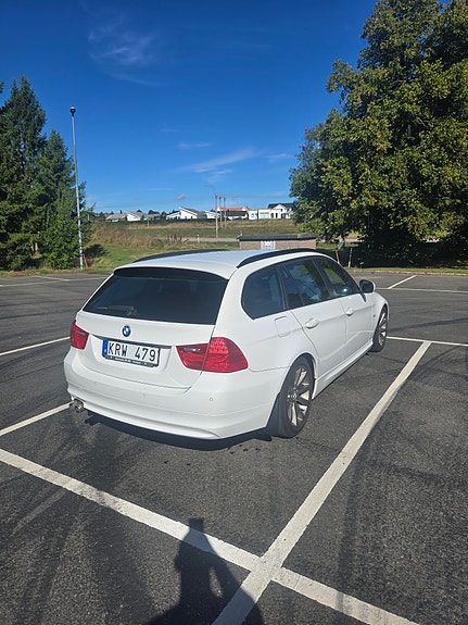 BMW 318d 3 of 5