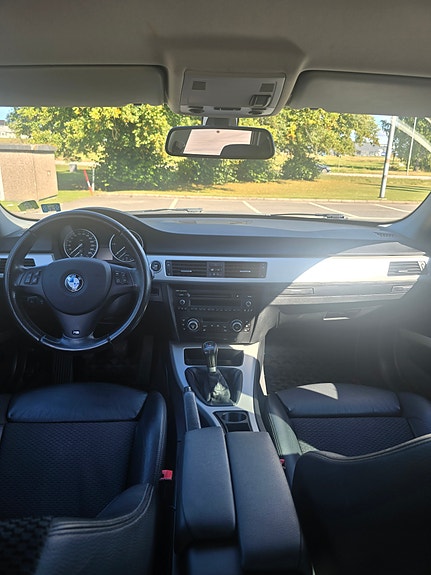 BMW 318d 4 of 5
