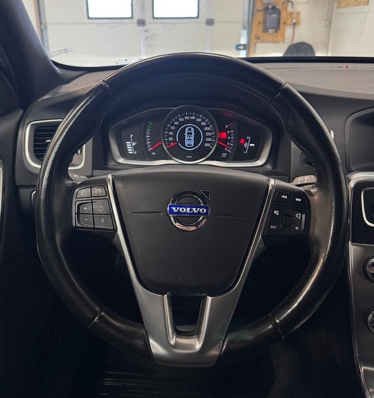 Volvo V60 11 of 16