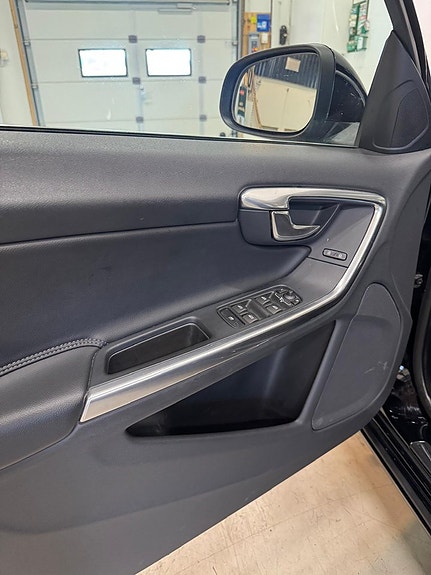Volvo V60 15 of 16