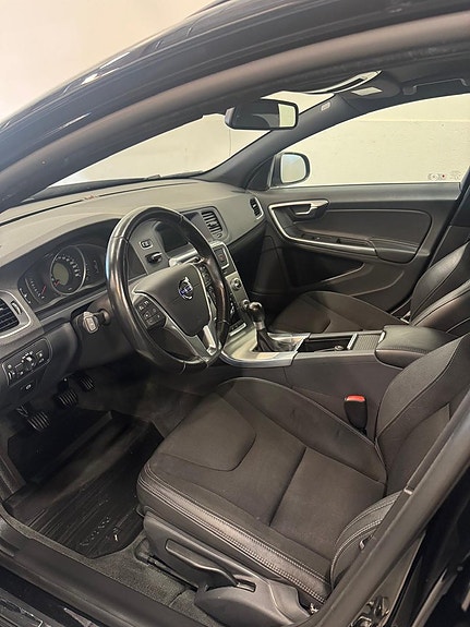 Volvo V60 9 of 16