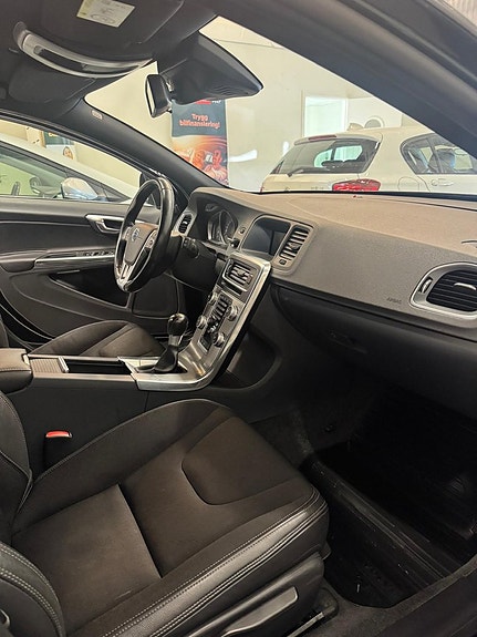 Volvo V60 10 of 16