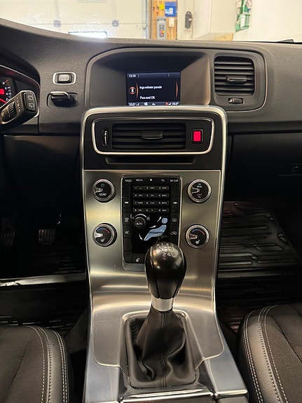 Volvo V60 12 of 16