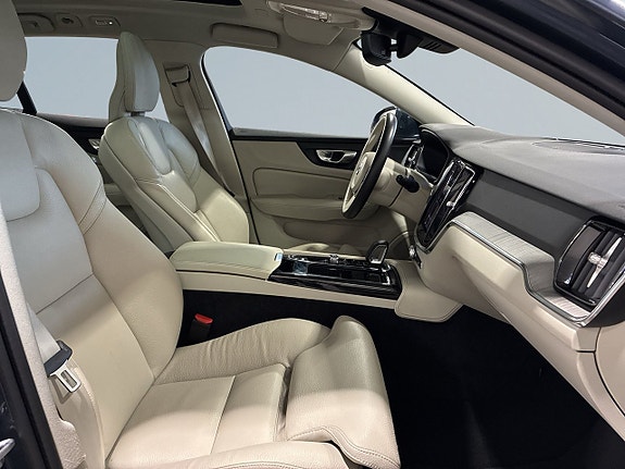 Volvo V60 10 of 23