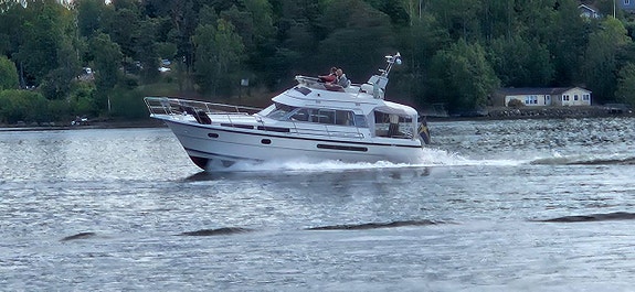 Nimbus 4004 Carisma-90 Volvo Penta TAMD41 x2 -90 2 of 12
