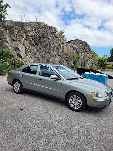 Volvo S60 2 of 7