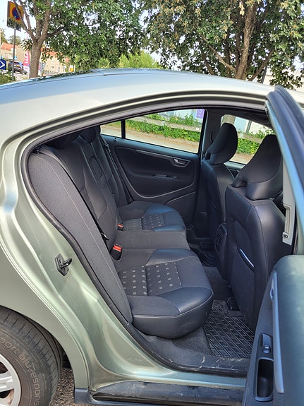 Volvo S60 5 of 7