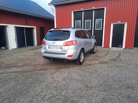 Hyundai Santa Fe 3 of 4