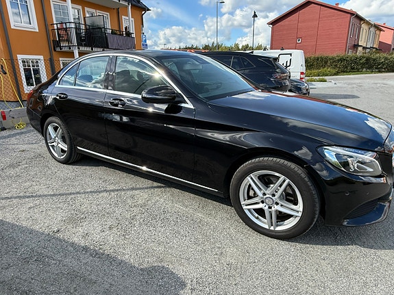 Mercedes-Benz C220 d 2 of 12