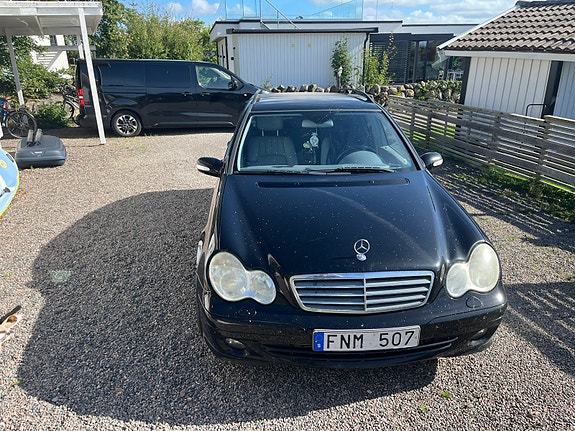 Mercedes-Benz C180 2 of 9