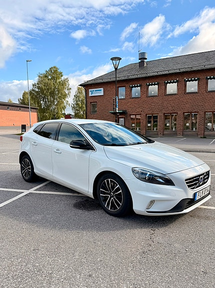 Volvo V40 2 of 7