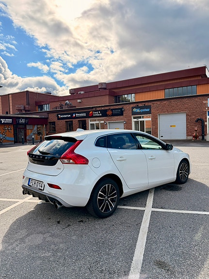 Volvo V40 3 of 7