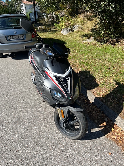 Aprilia SR 50 3 of 5