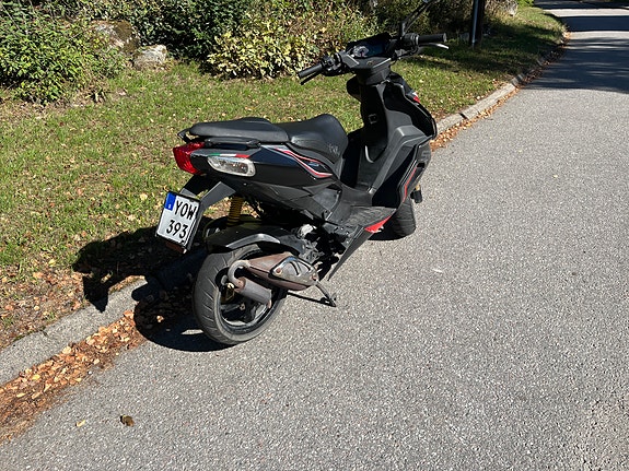 Aprilia SR 50 4 of 5