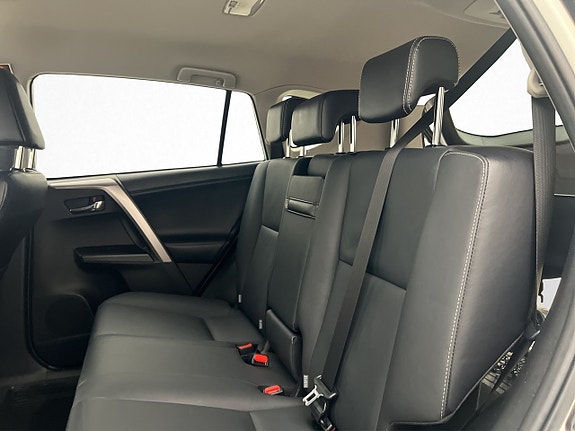 Toyota RAV4 17 of 30