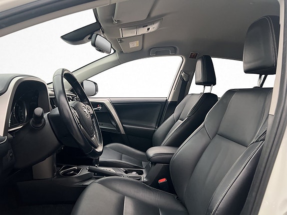 Toyota RAV4 12 of 30