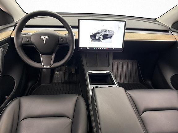 Tesla Model Y 13 of 30