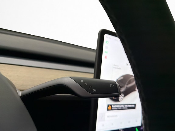 Tesla Model Y 25 of 30