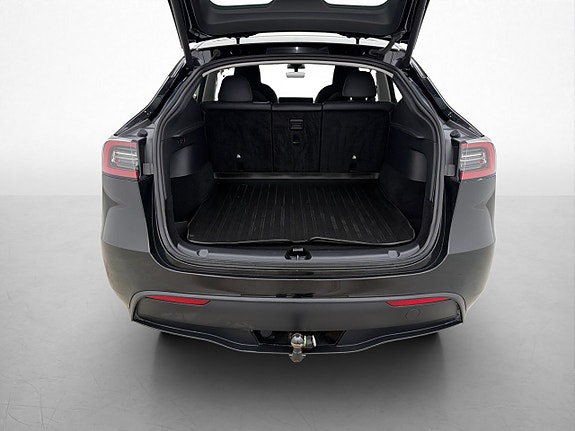 Tesla Model Y 11 of 30