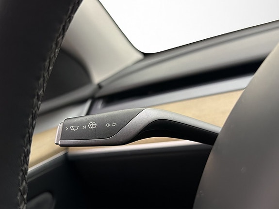 Tesla Model Y 26 of 30
