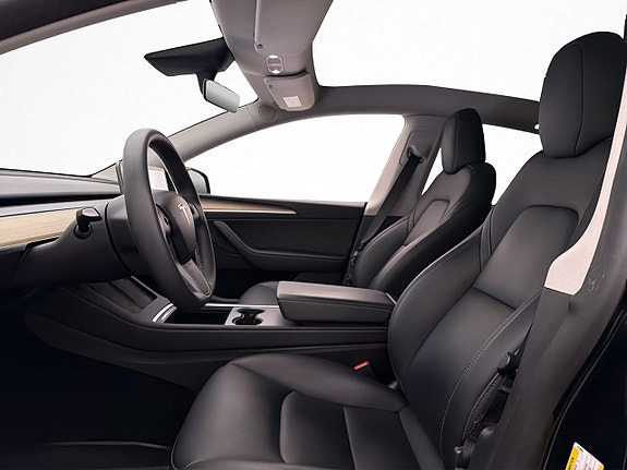 Tesla Model Y 14 of 30