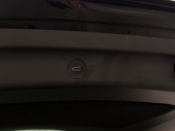 Tesla Model Y 28 of 30