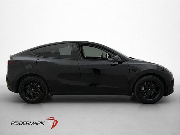 Tesla Model Y 8 of 30
