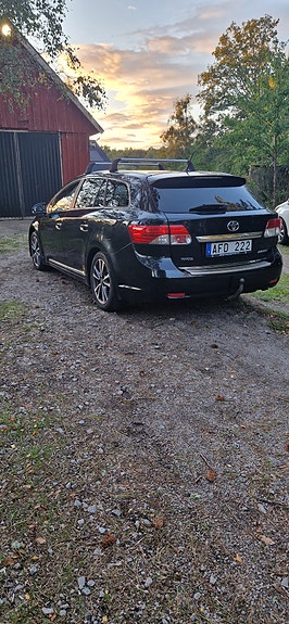 Toyota Avensis 4 of 8