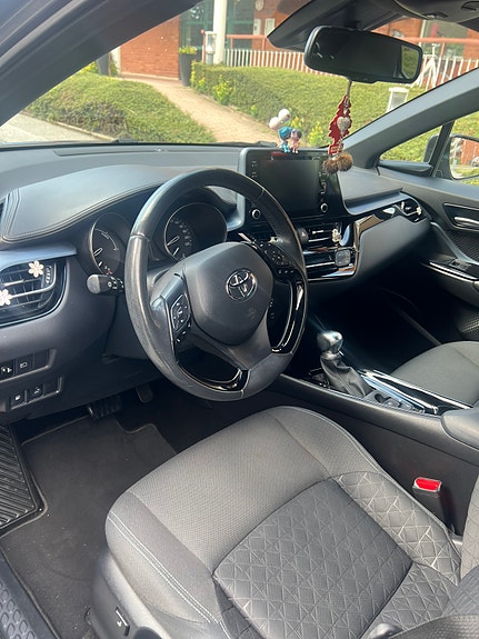 Toyota C-HR 6 of 7