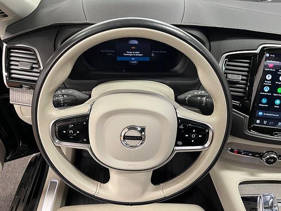 Volvo XC90 17 of 27