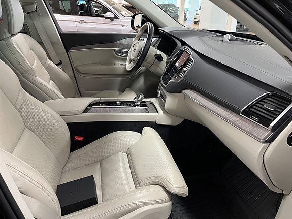 Volvo XC90 24 of 27