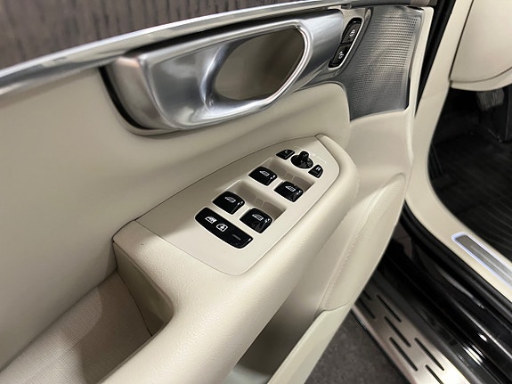 Volvo XC90 14 of 27