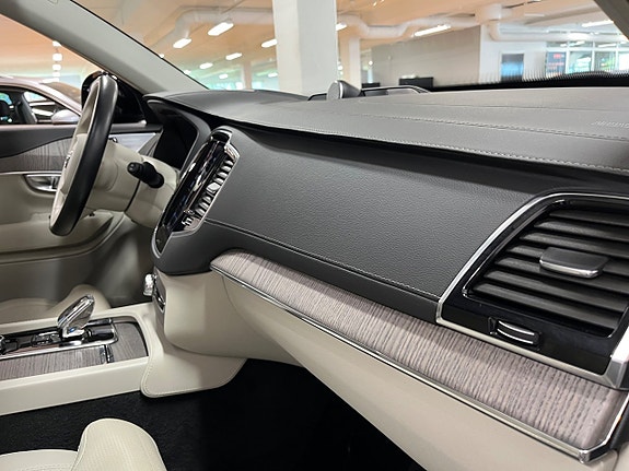 Volvo XC90 23 of 27
