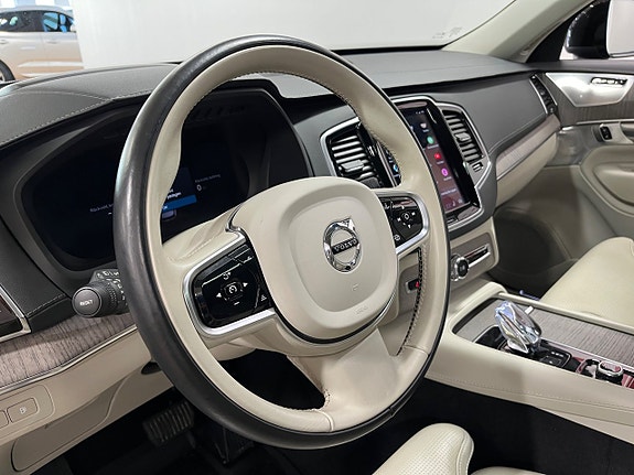 Volvo XC90 16 of 27
