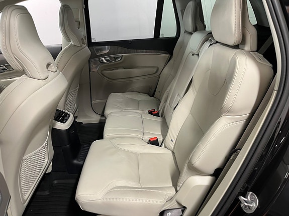 Volvo XC90 27 of 27