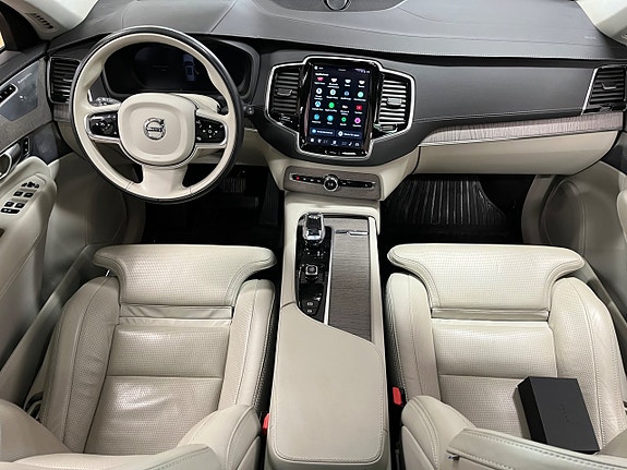 Volvo XC90 18 of 27