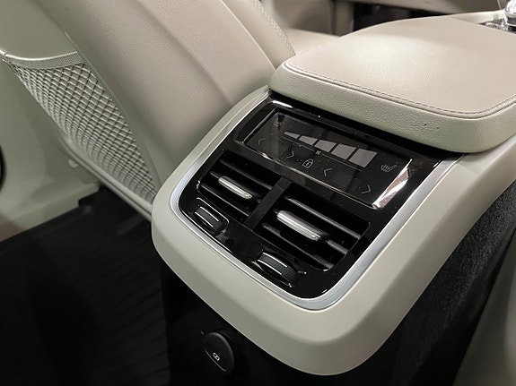 Volvo XC90 25 of 27