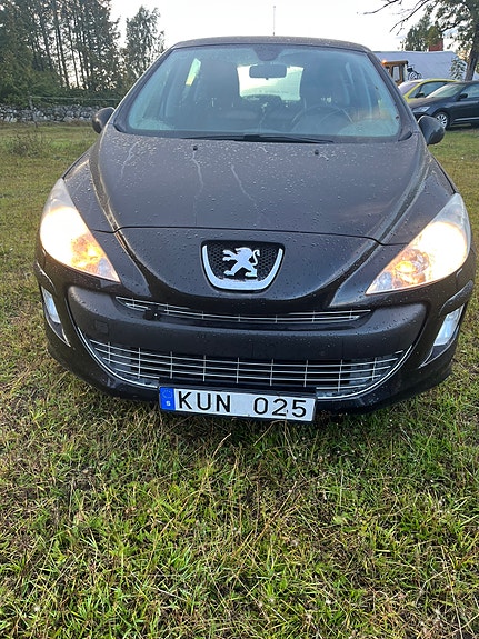Peugeot 308 2 of 12
