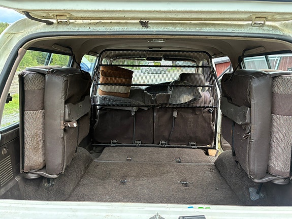 Toyota Land Cruiser 2 of 7