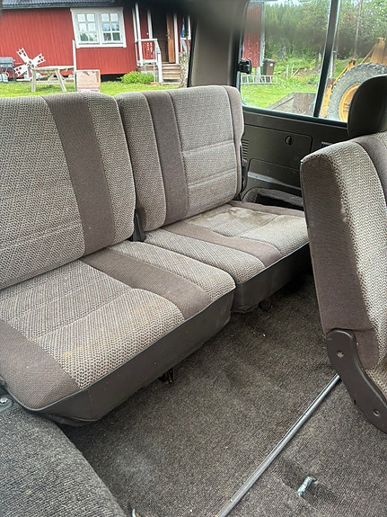 Toyota Land Cruiser 3 of 7
