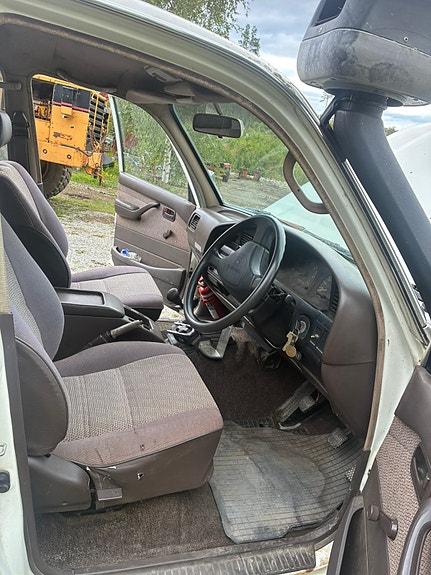 Toyota Land Cruiser 4 of 7