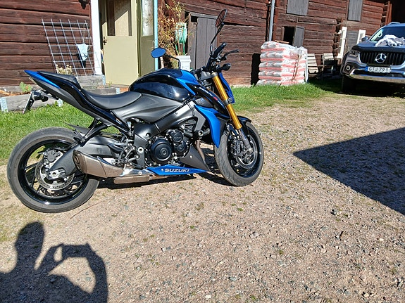 Suzuki GSX-S 1000 3 of 5