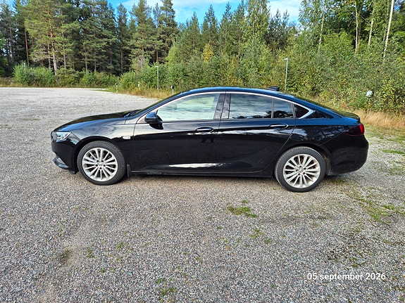 Opel Insignia 2 of 9