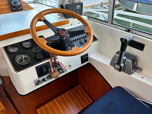 Forbina 9000 med stora flybridge Mkt fint skick 9 of 25
