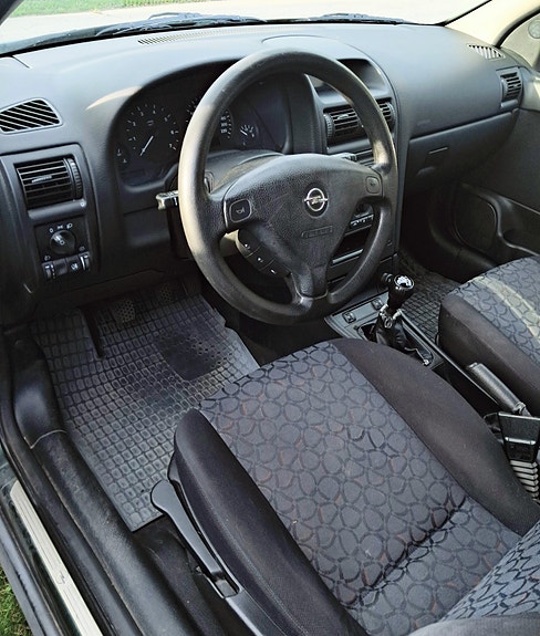 Opel Astra 3 of 5
